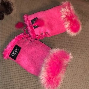 Ugg Hand Mittens (doesn’t cover fingers)